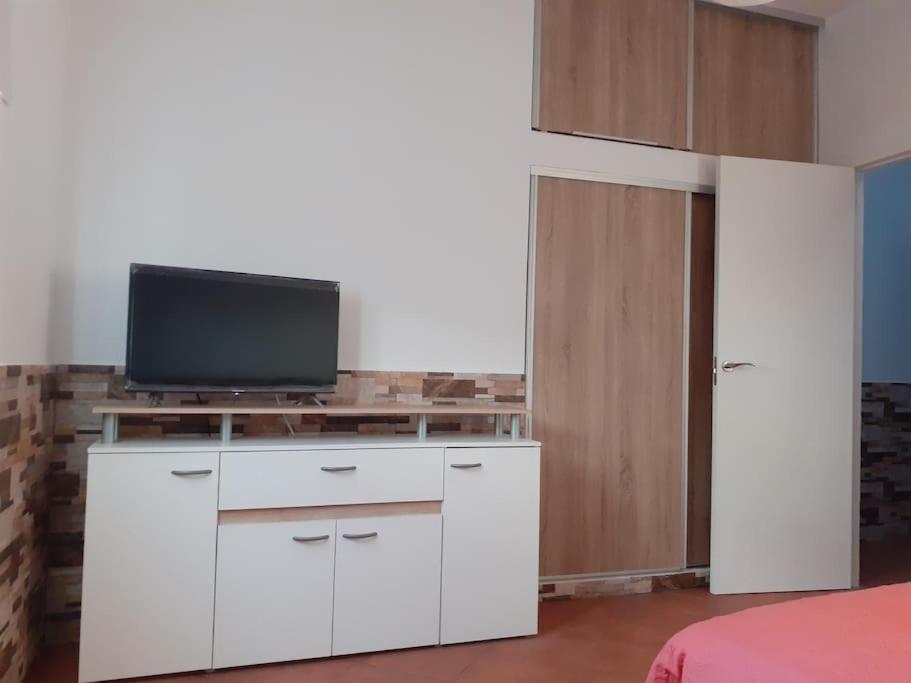 A television and/or entertainment centre at Vv Puerto del Trigo - Sirena