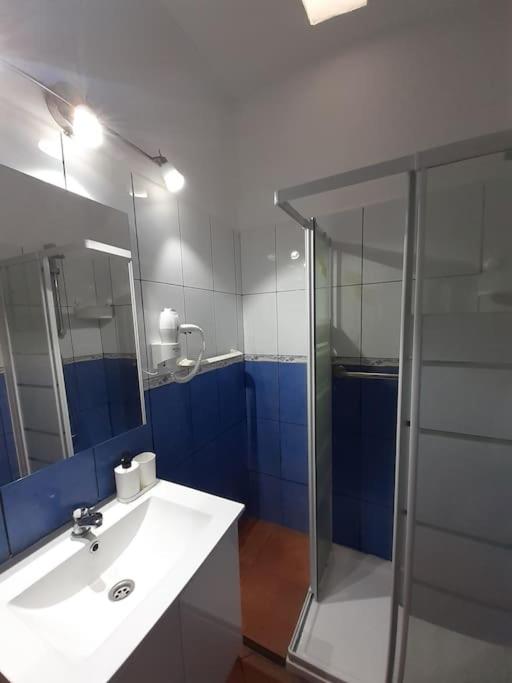 A bathroom at Vv Puerto del Trigo - Sirena
