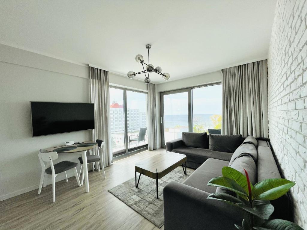 Televízia a/alebo spoločenská miestnosť v ubytovaní Promenada Gwiazd 14 by Baltic Home