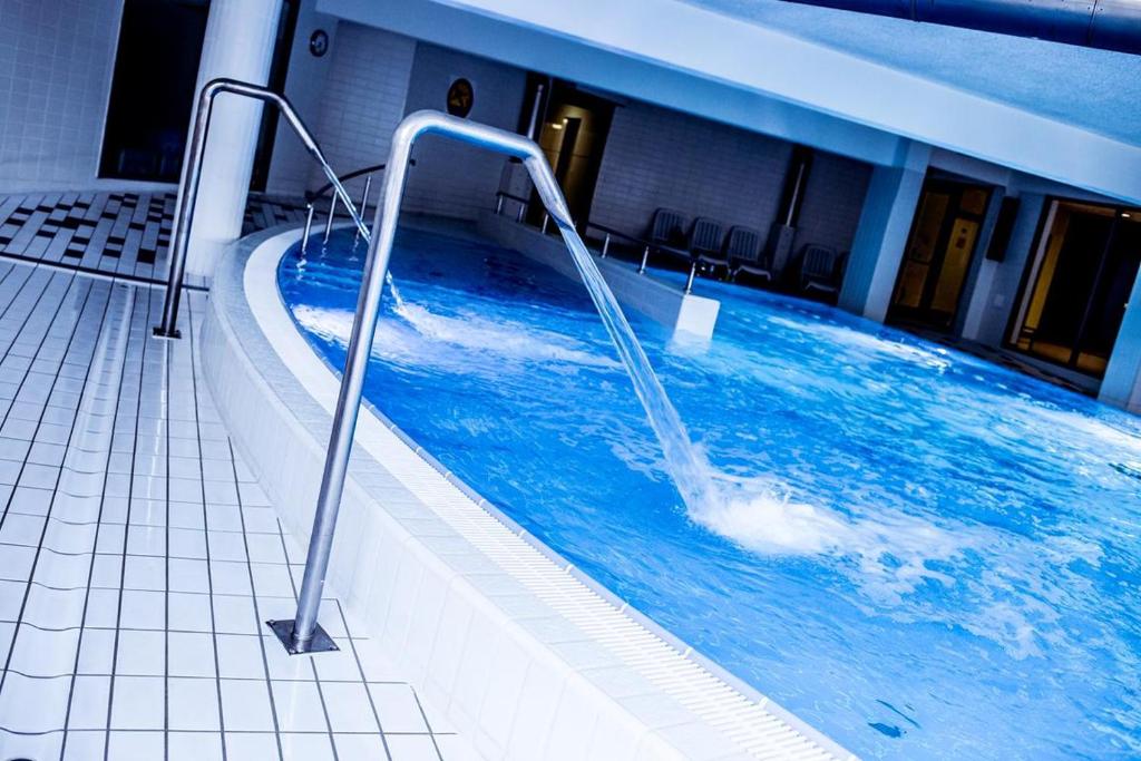 Bazén v ubytovaní Premium Apartment for Old Town & Jewish Quarter plus Pool alebo v jeho blízkosti