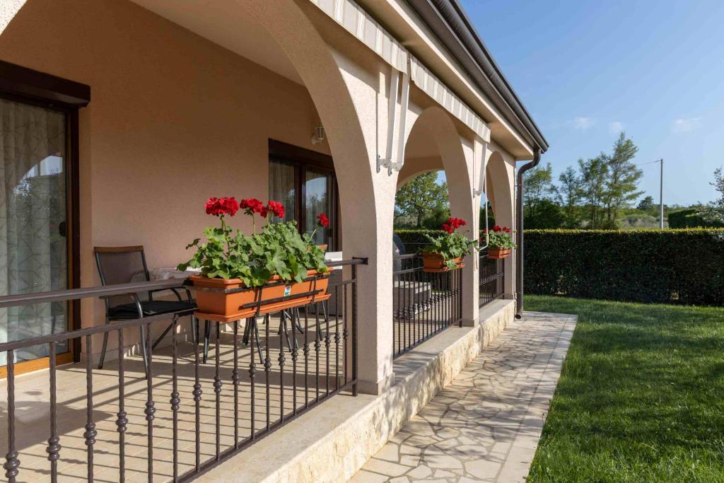 Vonkajšia záhrada v ubytovaní COUNTRY HOUSE NINA