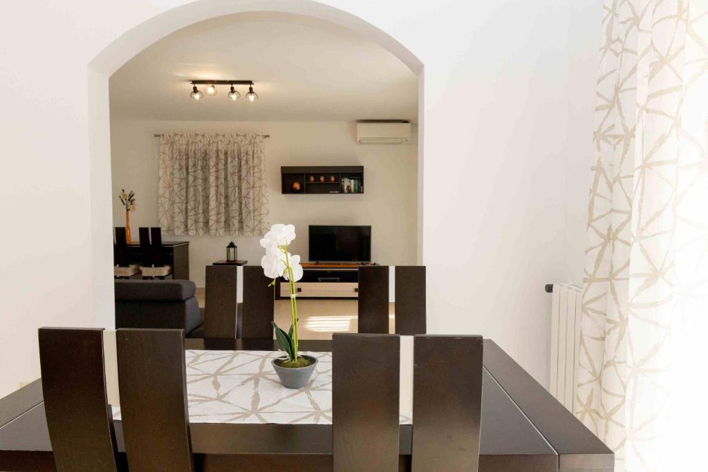 Televízia a/alebo spoločenská miestnosť v ubytovaní COUNTRY HOUSE NINA