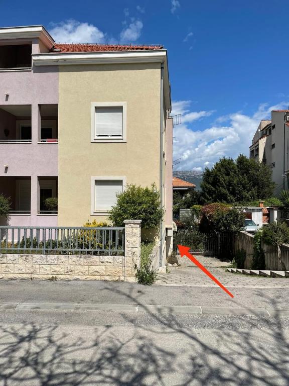 Budova, v ktorej sa apartmán nachádza