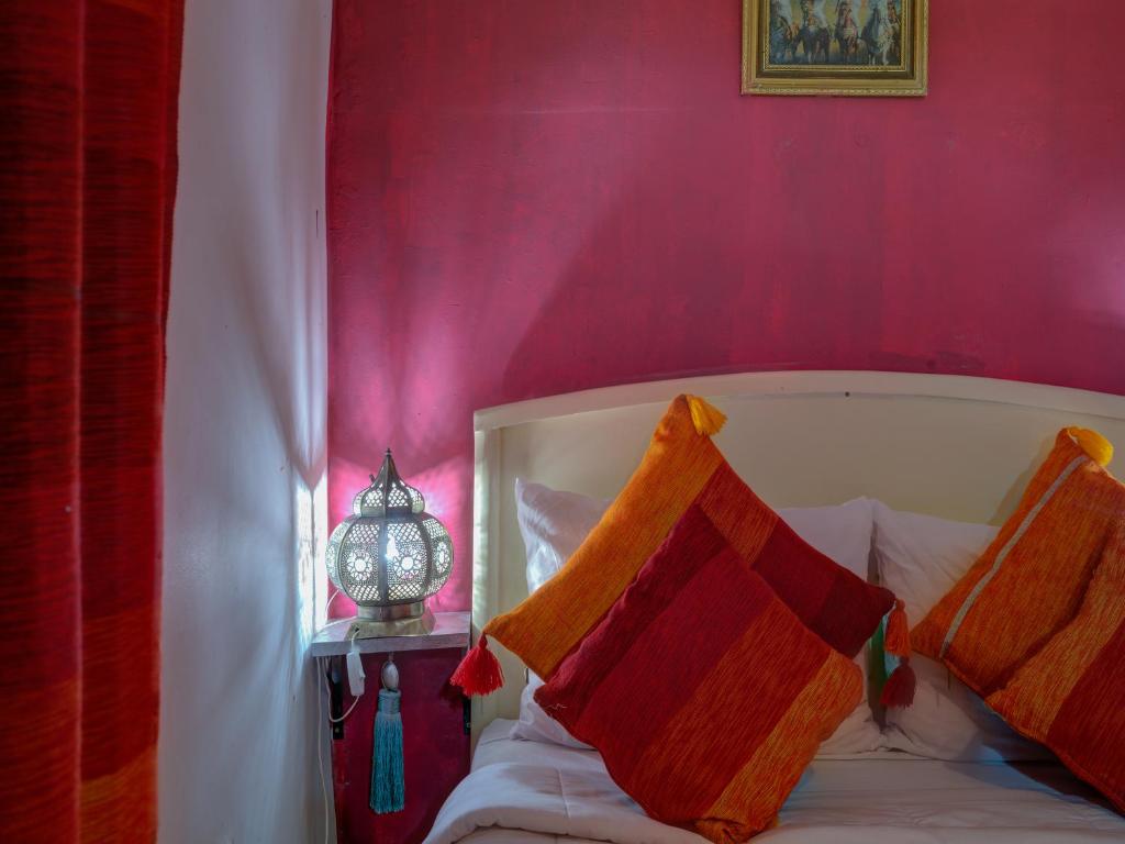 Postel nebo postele na pokoji v ubytování Riad Lazorde De Marrakech