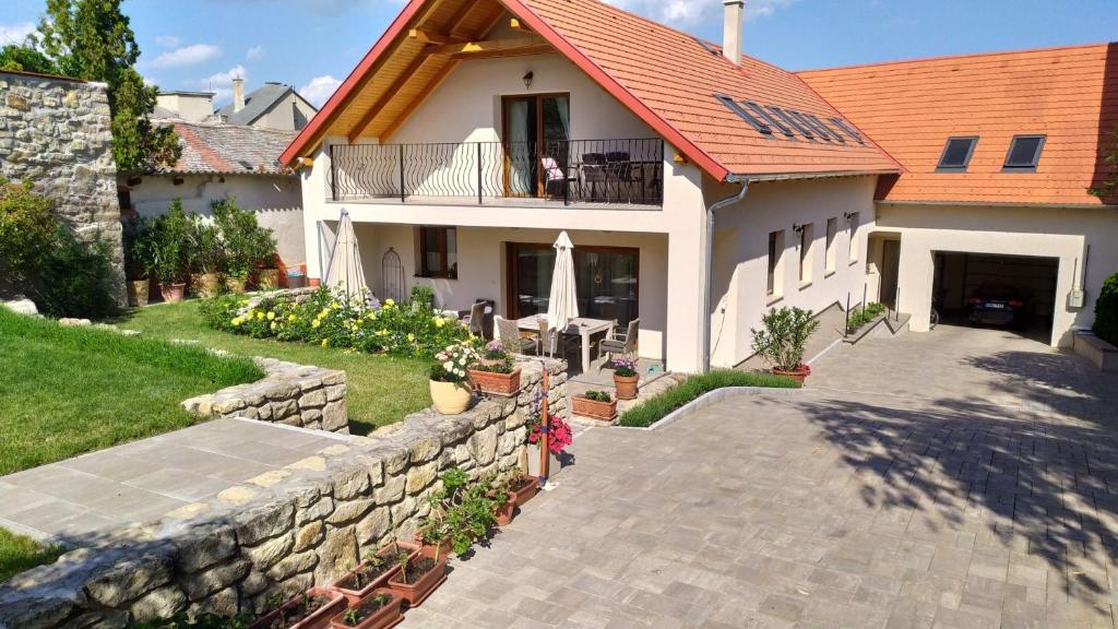 Zichy Ház 8360 Keszthely, Bem József utca 16. kép - 1