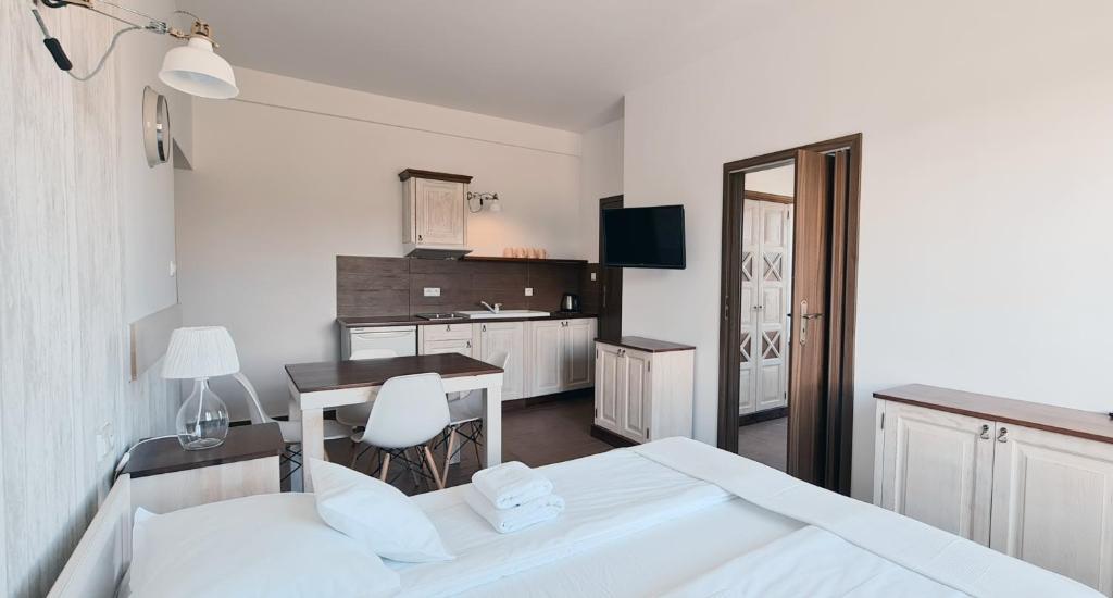 Posteľ alebo postele v izbe v ubytovaní Apartamenty Sasinówka