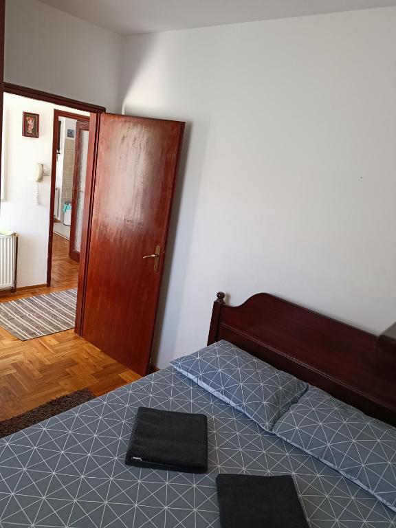 Postel nebo postele na pokoji v ubytování Serbian home with garden