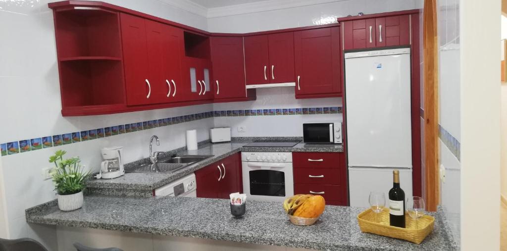 Kuchnia lub aneks kuchenny w obiekcie Apto ACHE, acogedor apartamento de 66 m con terraza, aire acondicionado y parking privado gratuito