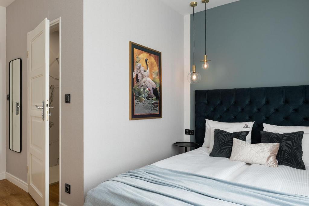Postel nebo postele na pokoji v ubytování WILLA MAGNOLIA - Apartamenty i Pokoje - ROWERY, POKÓJ ZABAW, KAWA Z EKSPRESU