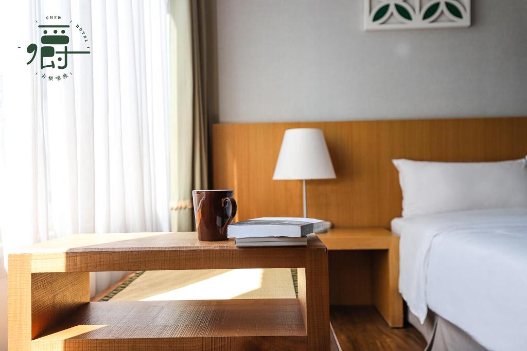 Postel nebo postele na pokoji v ubytování Roots Chew Hotel
