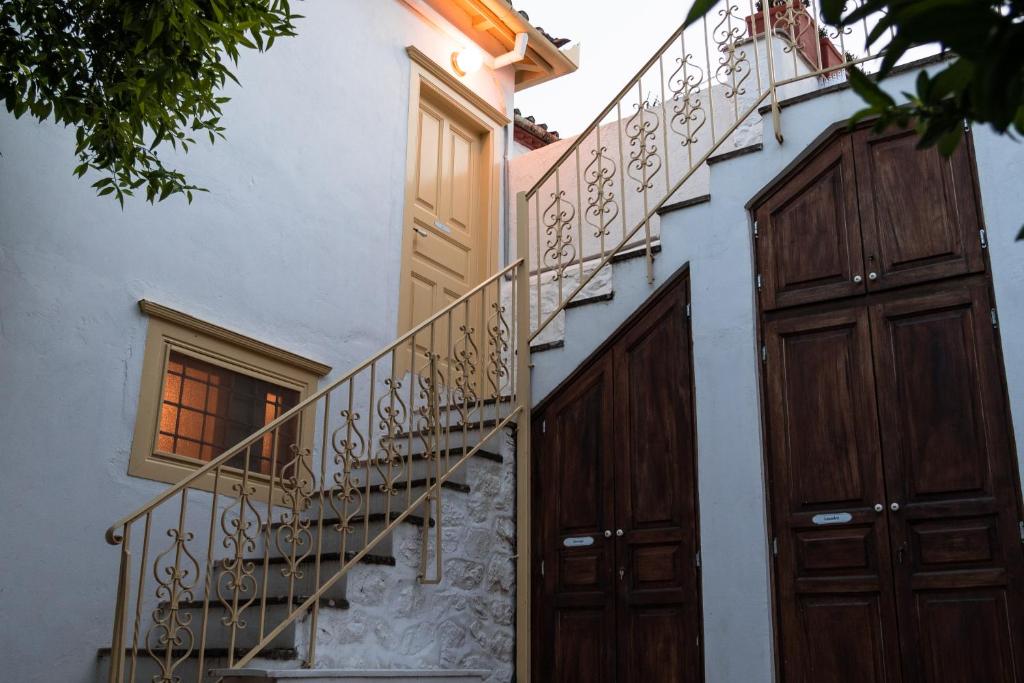 Rafalias Mansion - 17