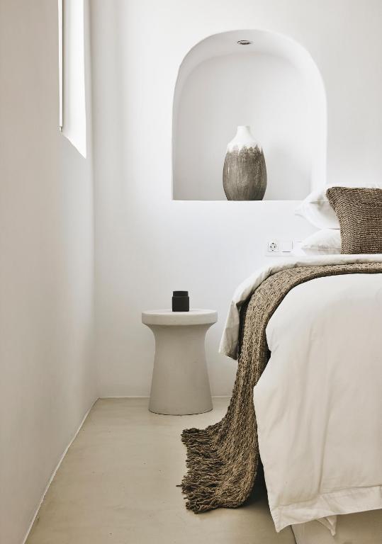 Postel nebo postele na pokoji v ubytování Elaia Luxury Suites Mykonos