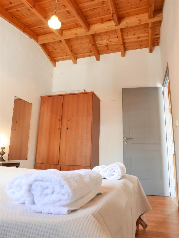 Postel nebo postele na pokoji v ubytování Το Λαϊνάκι by Fox Tale Guest House