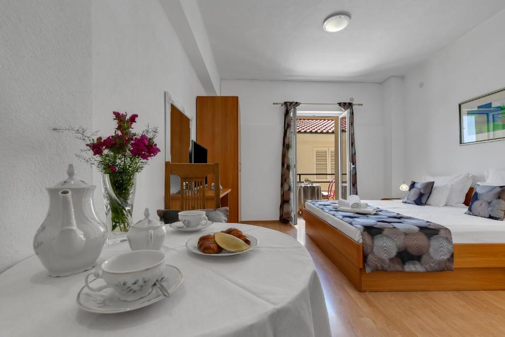Posteľ alebo postele v izbe v ubytovaní Apartments Danica Drašnice