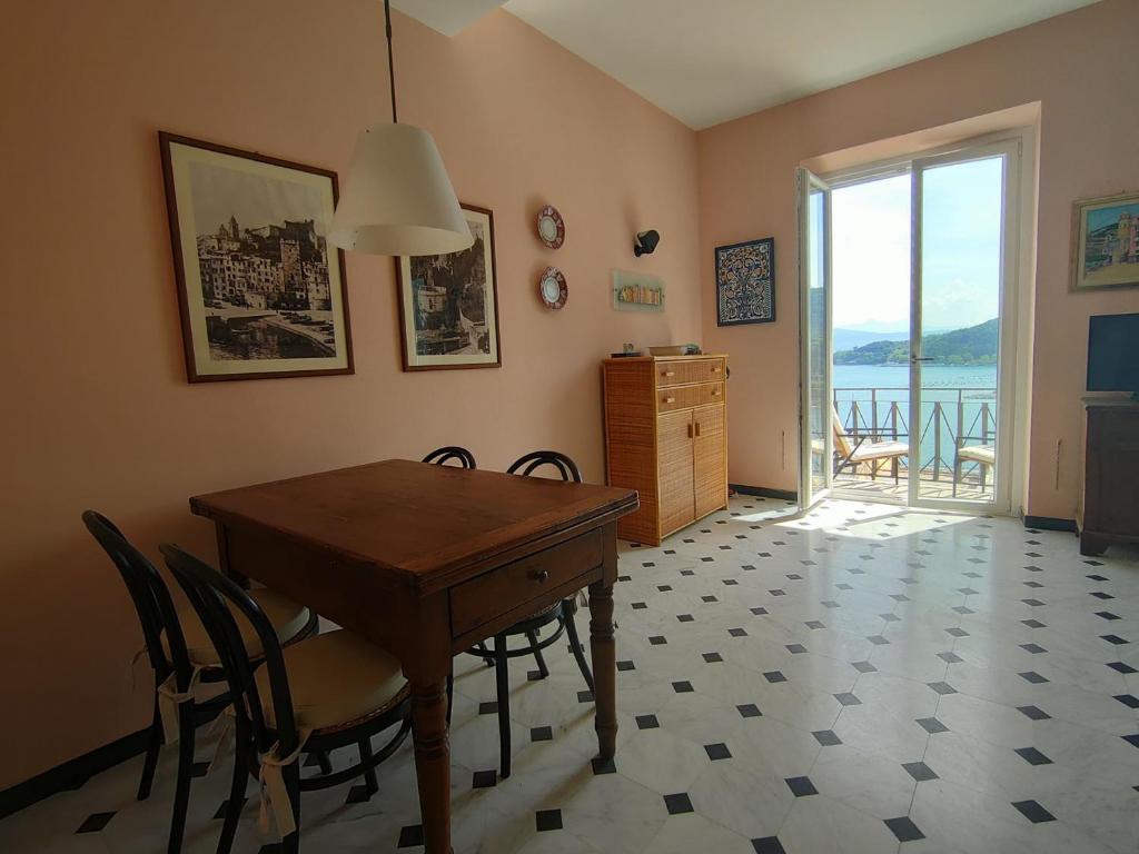 a dining room with a table and chairs and a window at Byron Guest House in Portovenere