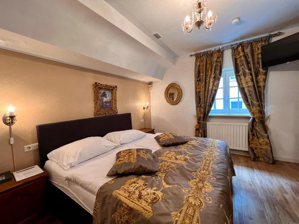 Altstadthotel Hayk am Rhein - Small Double Room