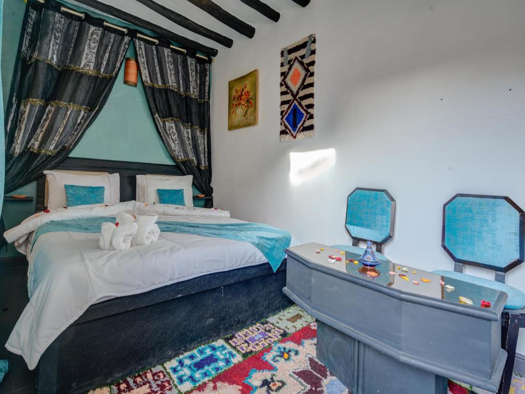 Postel nebo postele na pokoji v ubytování Riad Lazorde De Marrakech