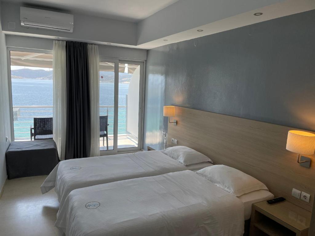 Postel nebo postele na pokoji v ubytování Thalassa view