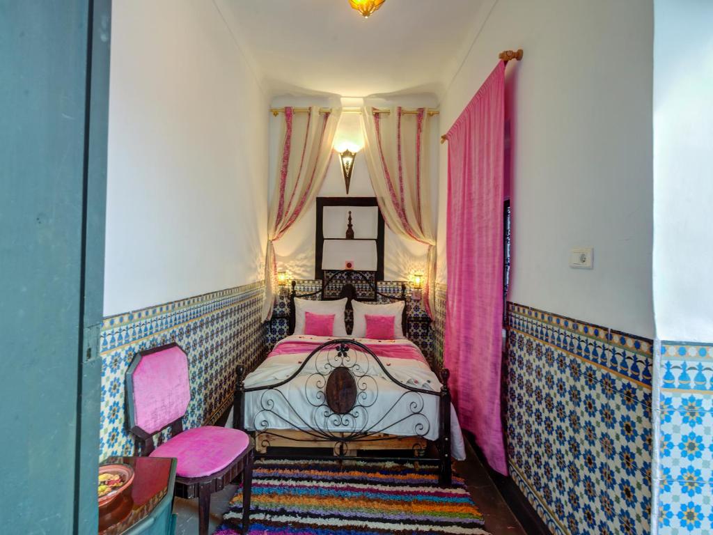 Postel nebo postele na pokoji v ubytování Riad Lazorde De Marrakech