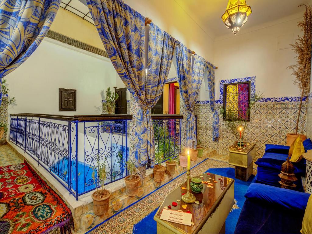 Bazén v ubytování Riad Lazorde De Marrakech nebo v jeho okolí