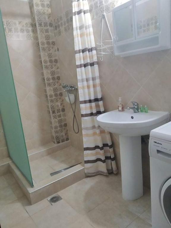 A bathroom at Ammos Apartments