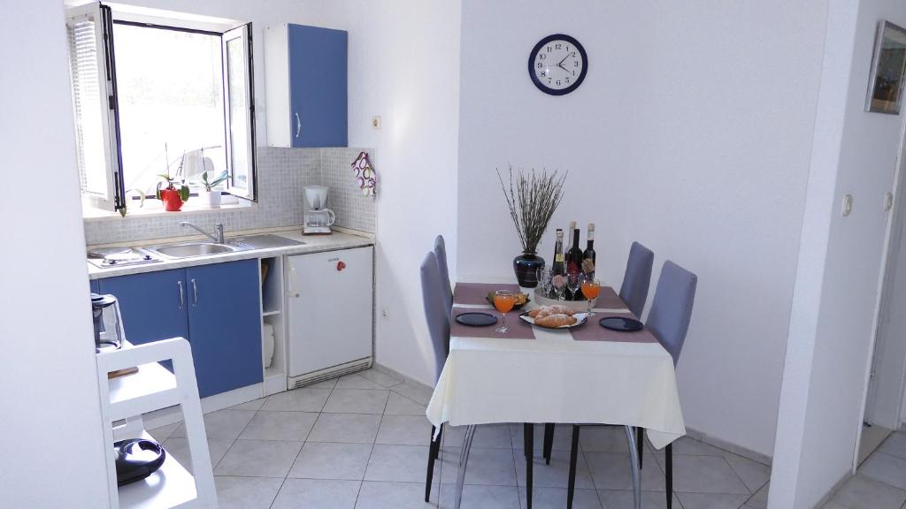 Kuchyňa alebo kuchynka v ubytovaní Jagoda Apartman