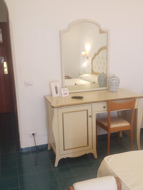 Kép Hotel La Perla szállásáról Praianóban a galériában