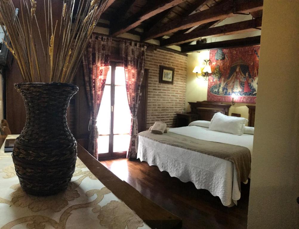 Postel nebo postele na pokoji v ubytování Hospederia Casa de Cisneros