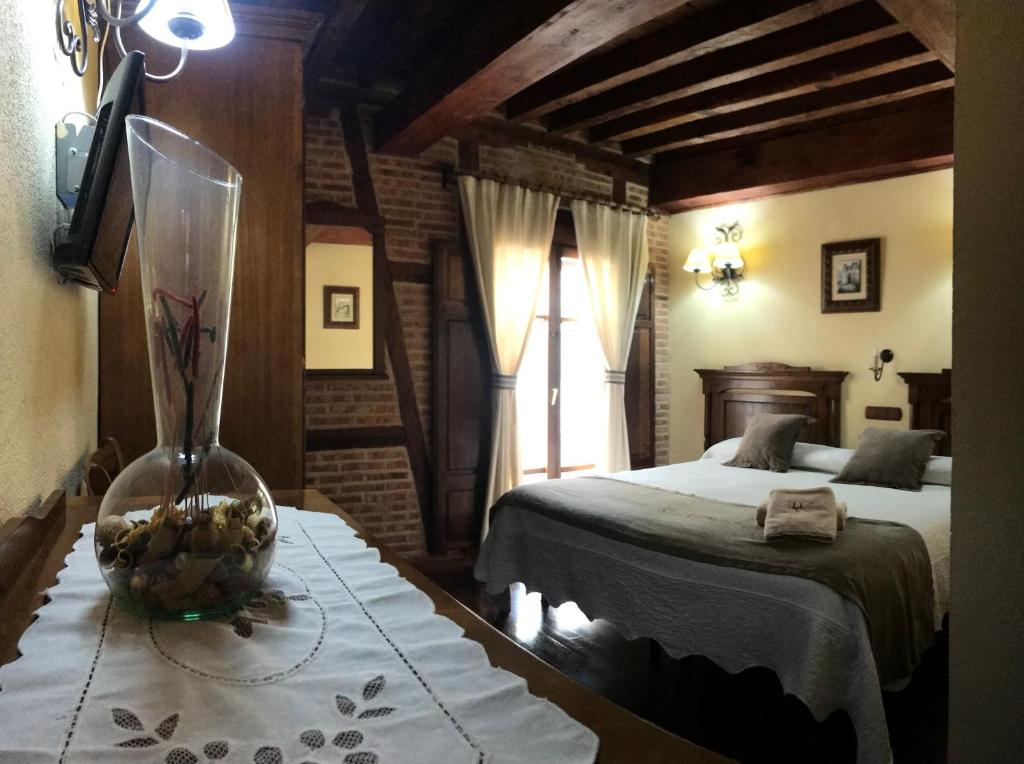 Postel nebo postele na pokoji v ubytování Hospederia Casa de Cisneros