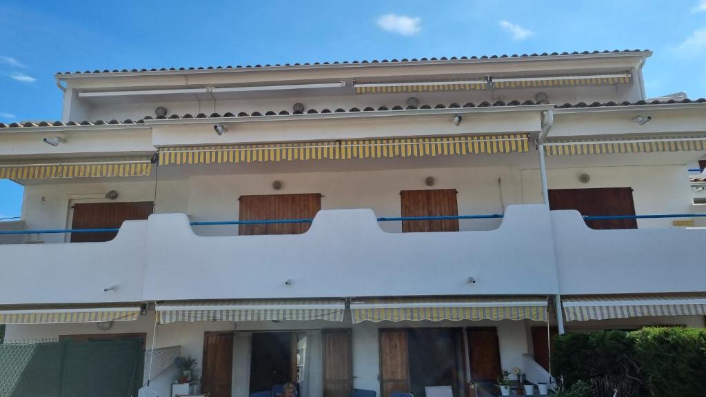 Balkón nebo terasa v ubytování Apartamento familiar con piscina y wifi
