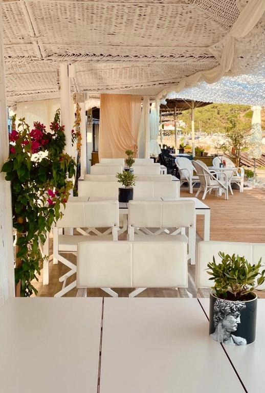 Restaurace v ubytování Hotel Samaras Beach