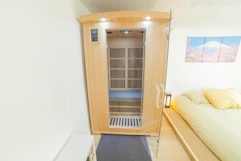 PRESTIGELOC Luxury 3 Studios au choix - 2 avec SAUNA PRIVÉ GRATUIT et 1 Sans - Centre ville d'Orléans - Housity