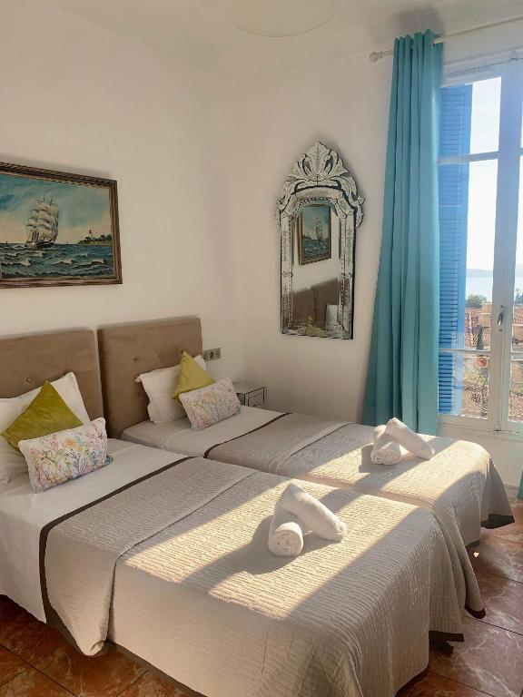 Postel nebo postele na pokoji v ubytování Hotel Normandy