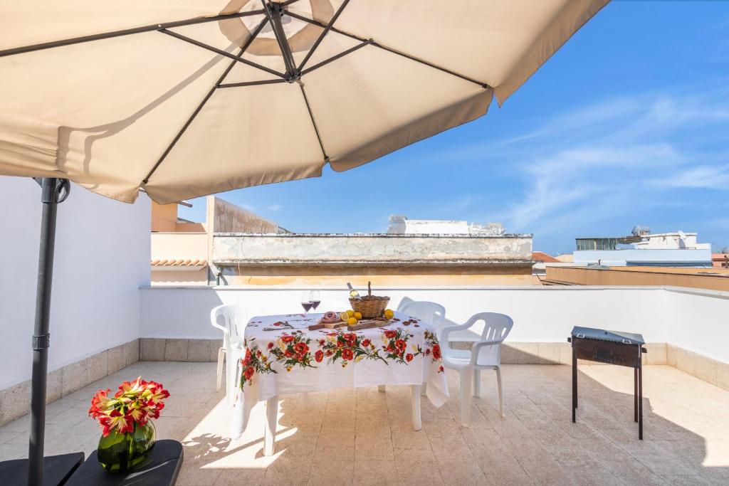 A balcony or terrace at Paco House