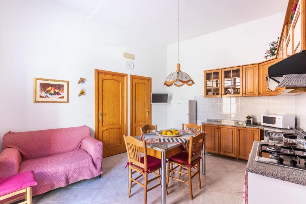 A kitchen or kitchenette at Paco House