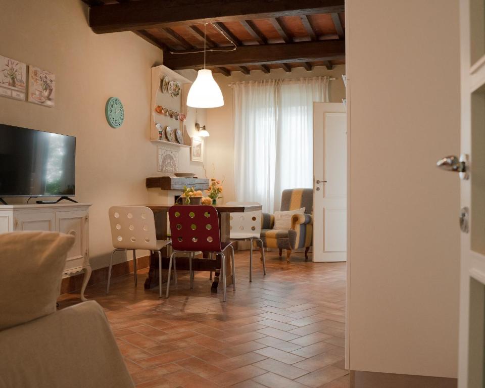 TV a/nebo společenská místnost v ubytování PODERE IL QUADRO