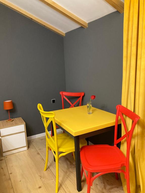 תמונה מהגלריה של Borjomi Yellow Hotel בבורג'ומי