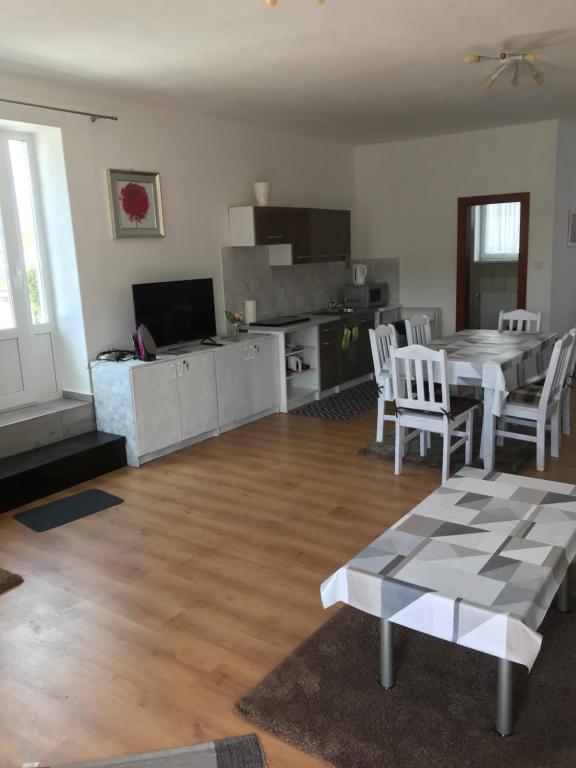 Prostor za ručavanje u apartmanu