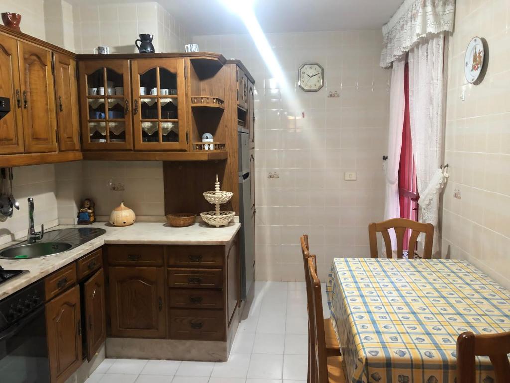 Kuchyň nebo kuchyňský kout v ubytování Piso centro de Raxò