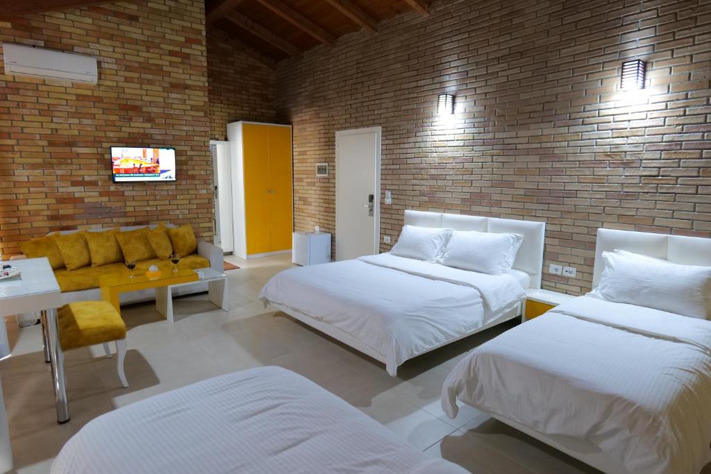 Llit o llits en una habitació de Hotel Piccolino