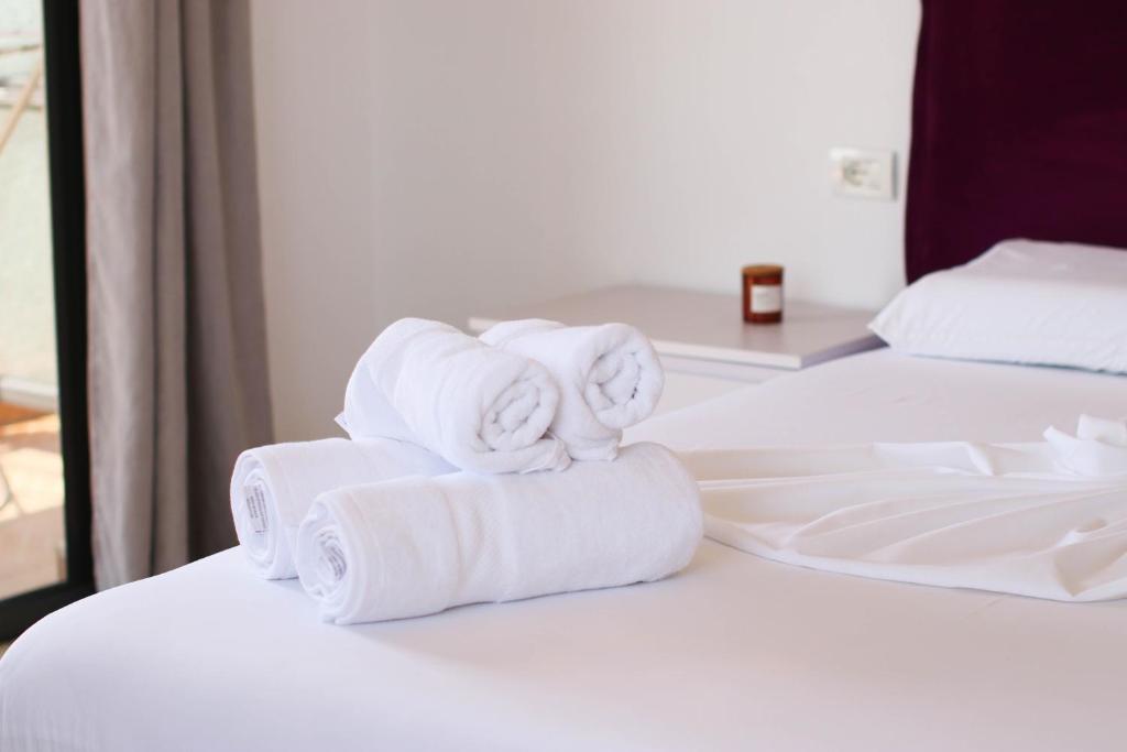Postel nebo postele na pokoji v ubytování Bora Rooms