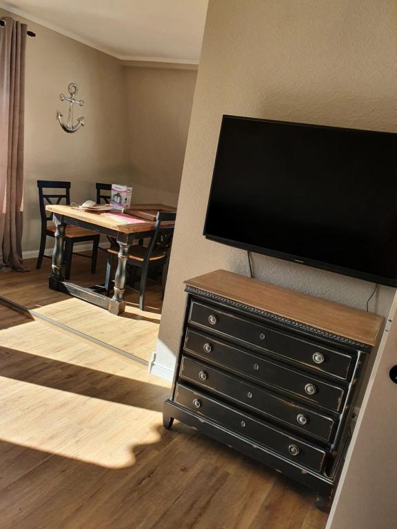 TV a/nebo společenská místnost v ubytování Haylees Hus 2