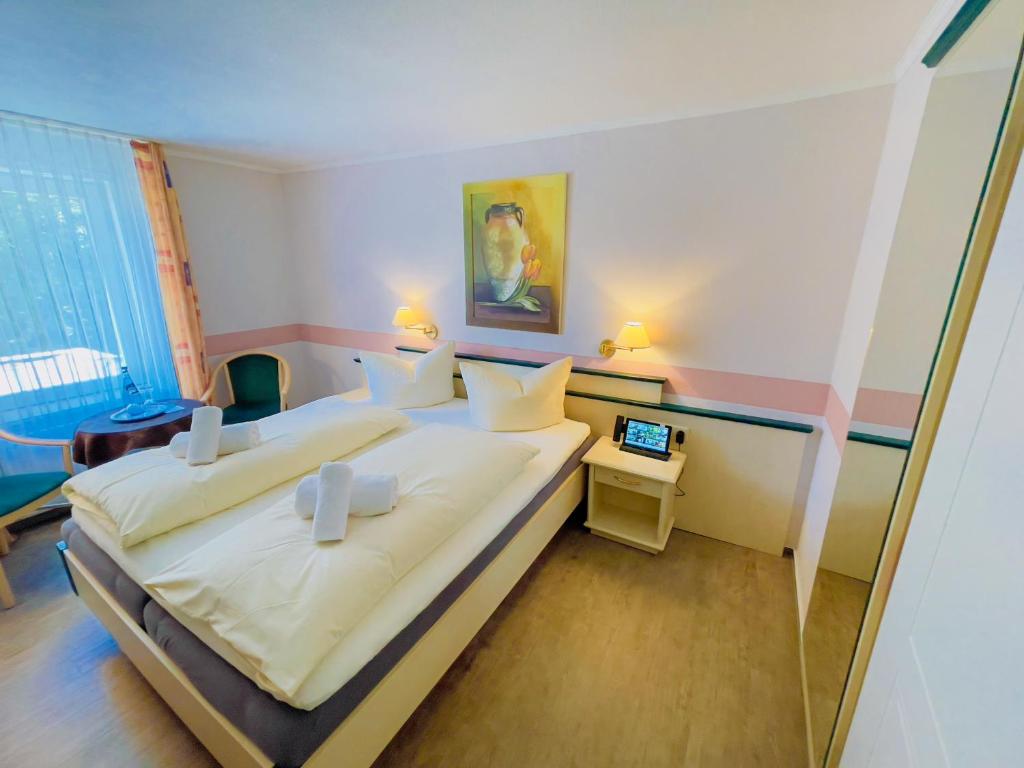 Postel nebo postele na pokoji v ubytování Hotel Schnehagen