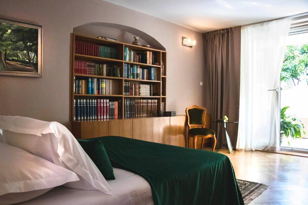 Knižnica v apartmáne