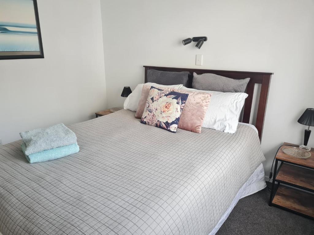 Postel nebo postele na pokoji v ubytování Cambria Hideaway