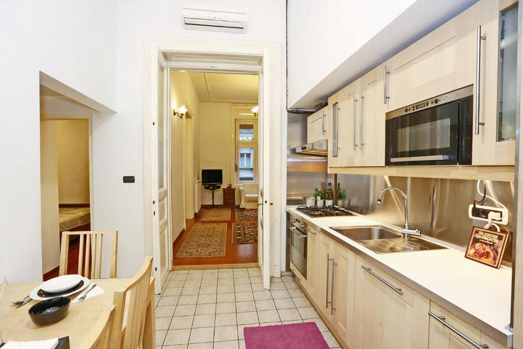 Kuchyň nebo kuchyňský kout v ubytování Budapest flat in oktogone for rent
