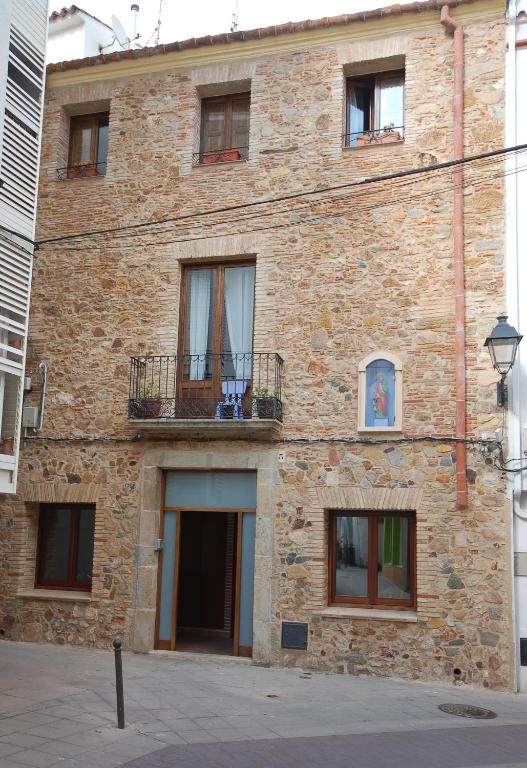 Lets Holidays Tossa de Mar Romantic Apartment, Tossa de Mar ...