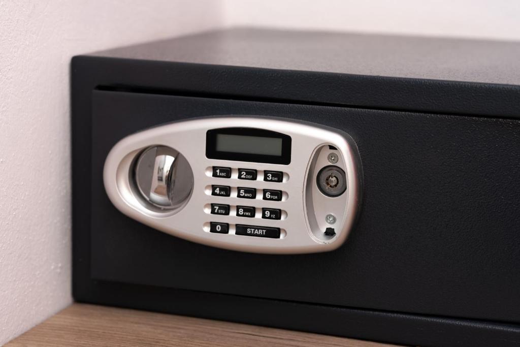 Aerenia Luxury Suites - 10