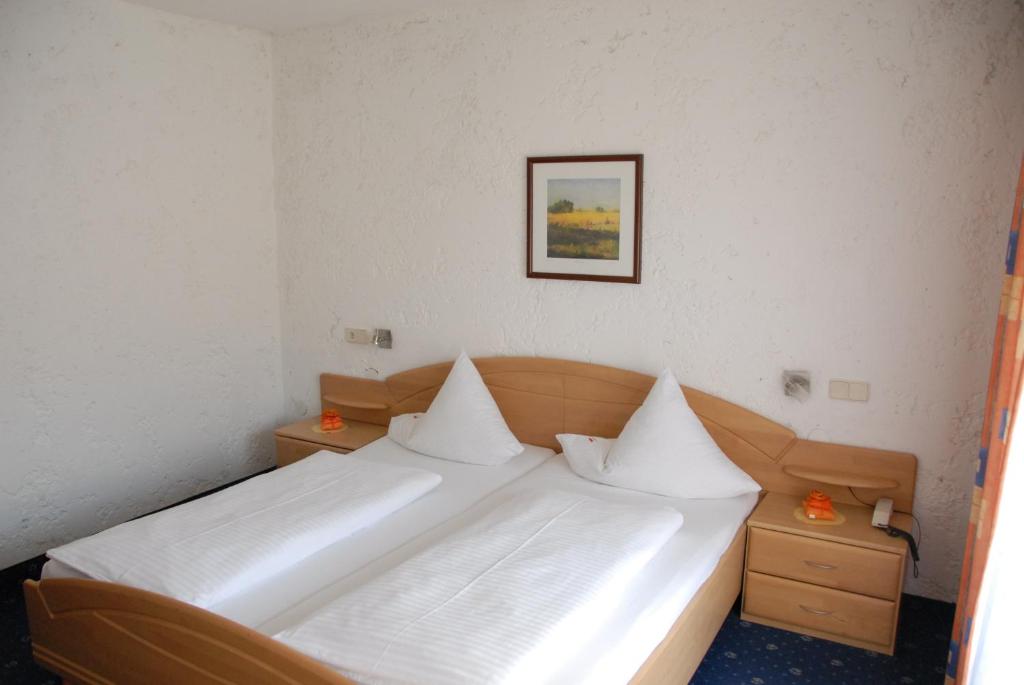 Postel nebo postele na pokoji v ubytování Hotel Edelweiss