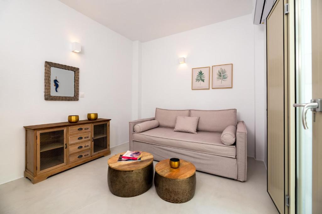 Aerenia Luxury Suites - 3